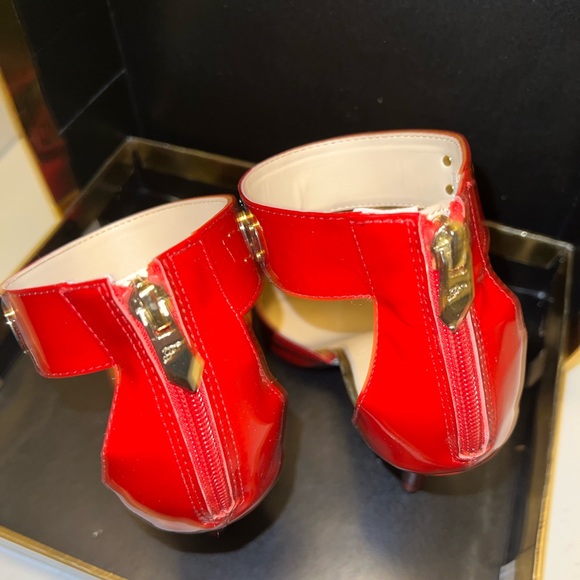 Red heels - Picture 3 of 3